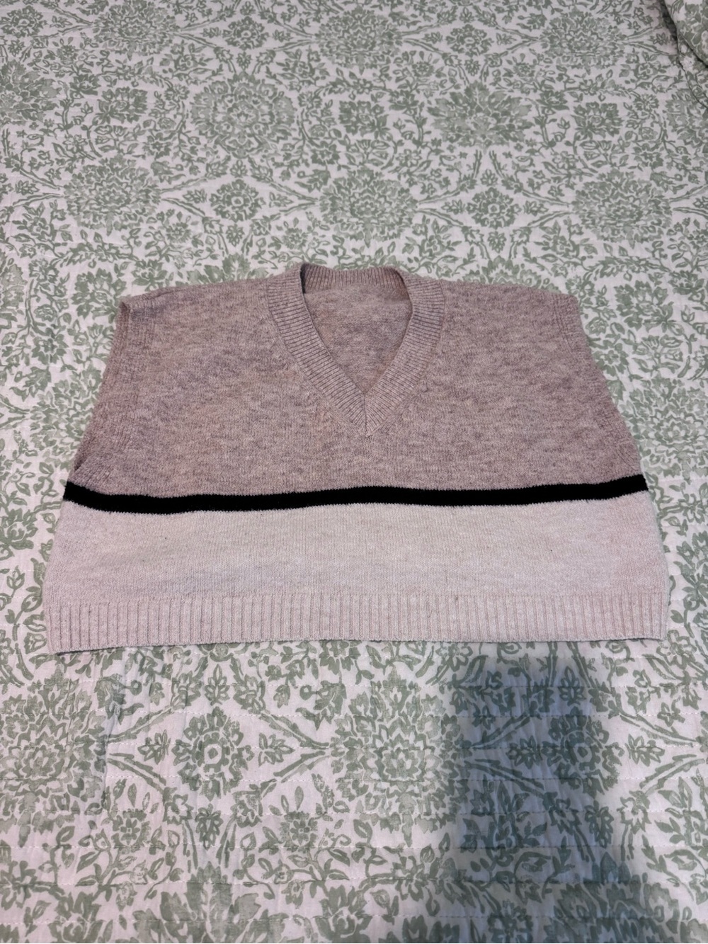 SHEIN V-Neck Colorblock Sweater in Beige, Light Beige and Black